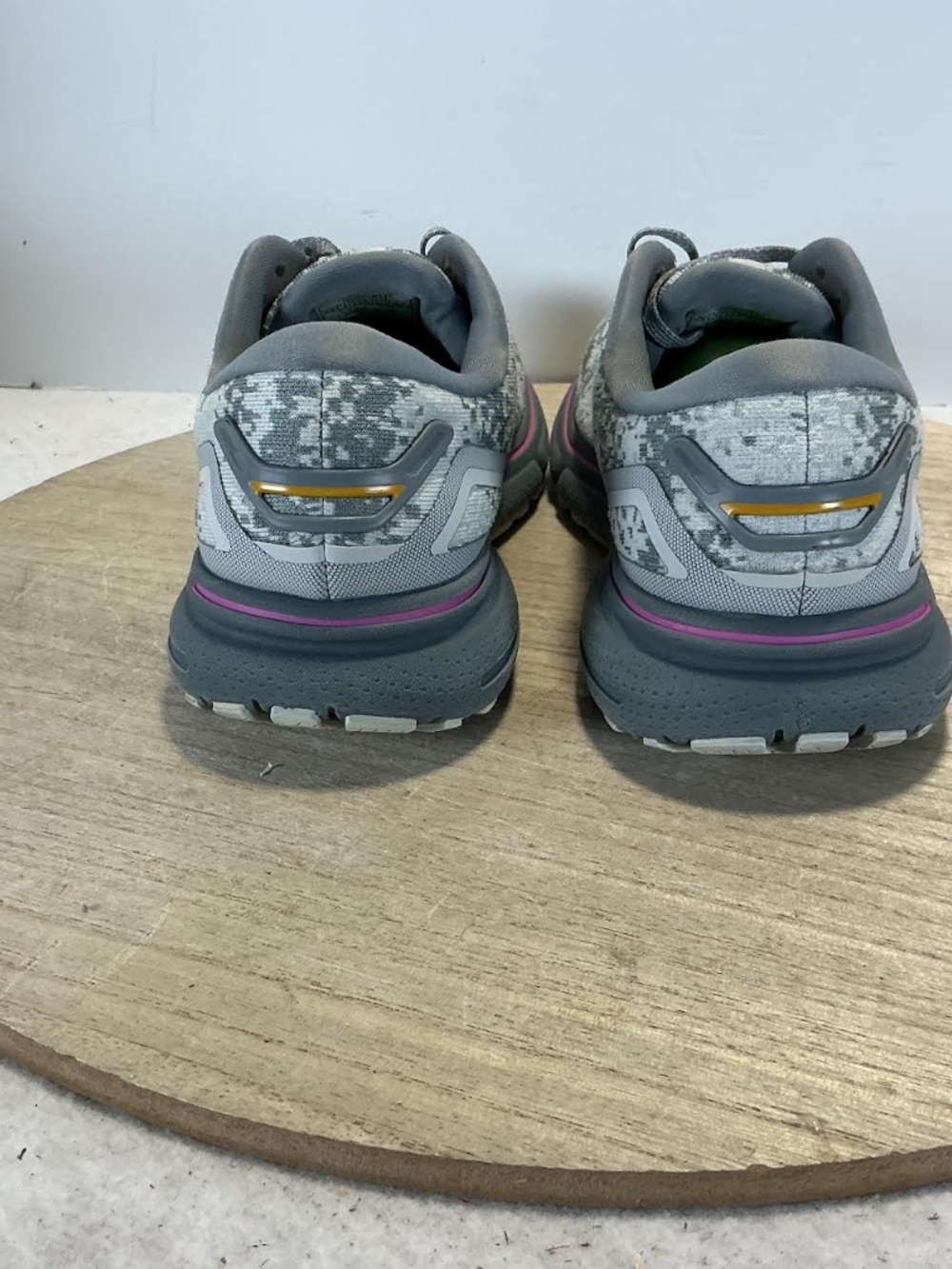 Brooks Ghost 15 Women’s 9.5 B Gray Pink Running Shoes 1203801B147 - Picture 5 of 7